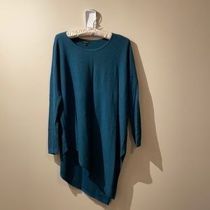 RW&CO green asymmetrical tunic sweater. Size S